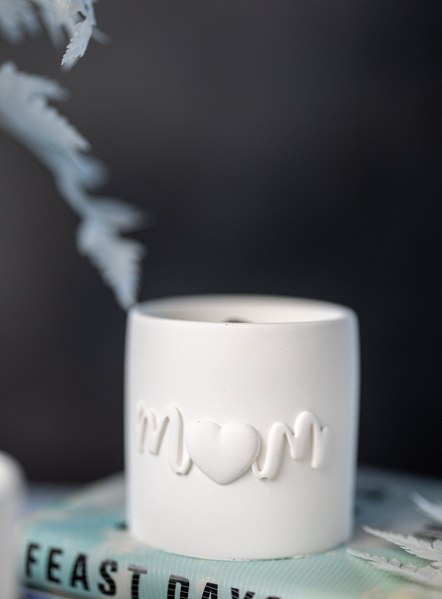 MOM/Friend Unique Scented Vessel Candle/Wooden Wick Jesmonite Jar Candle/Gift For mom , friend .
