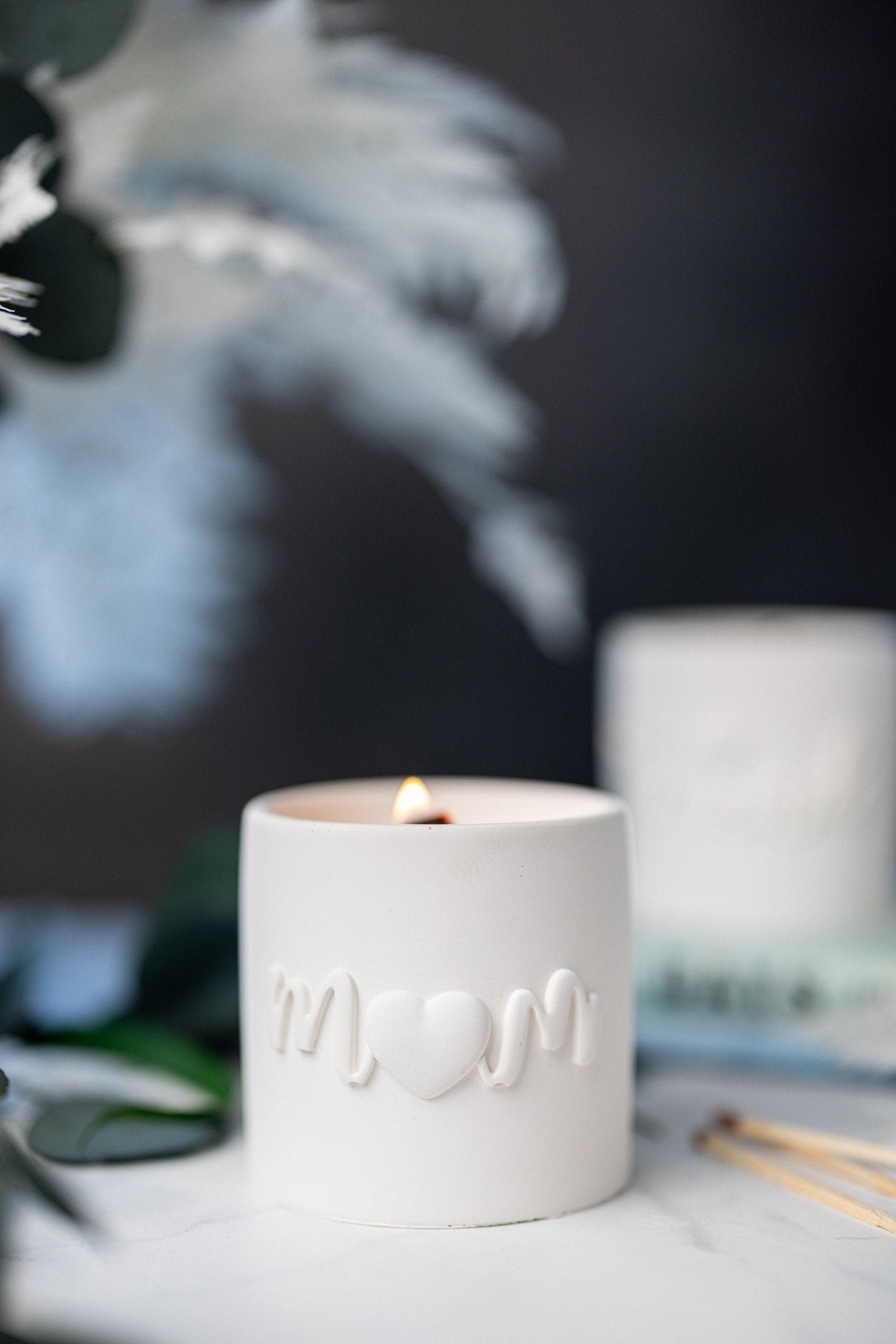 MOM/Friend Unique Scented Vessel Candle/Wooden Wick Jesmonite Jar Candle/Gift For mom , friend .